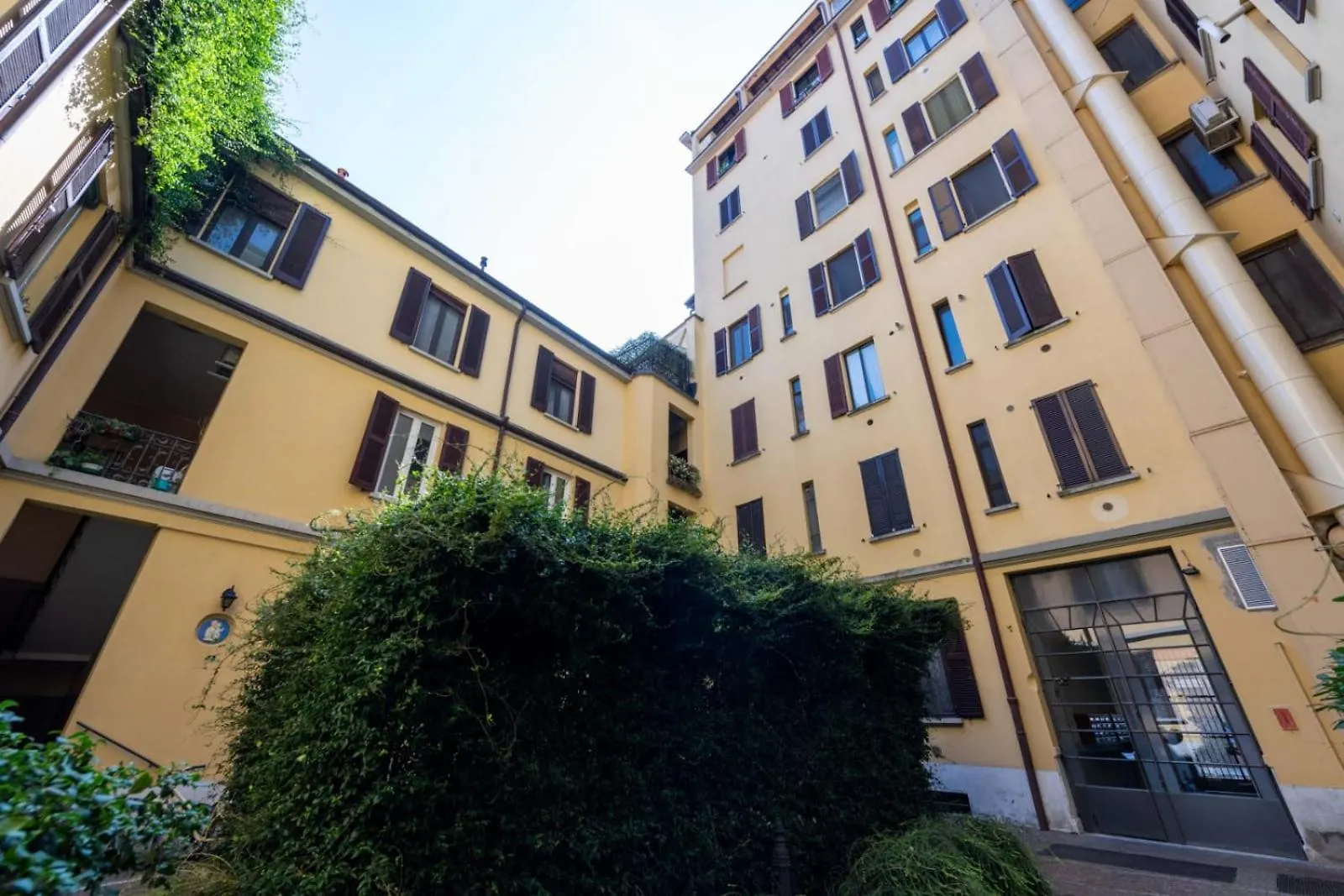 Youhosty - Archinto 6 Milan 0*,  Italy